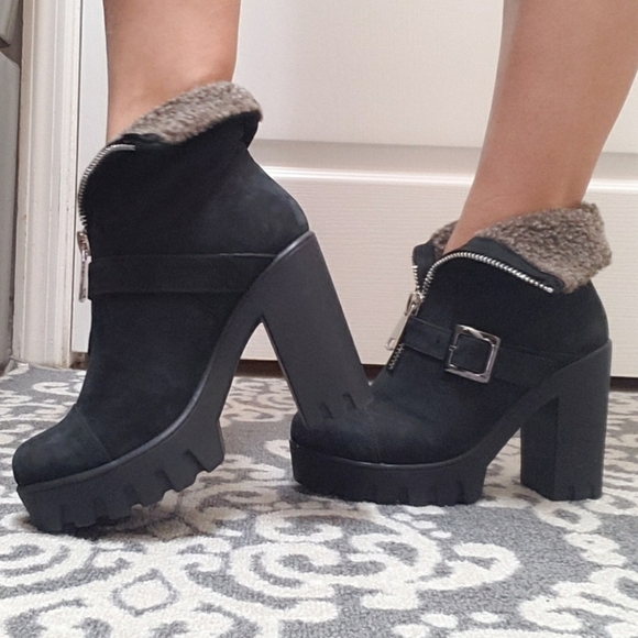 Leather with real fur inside winter Lug heel Boots - Picture 9 of 10